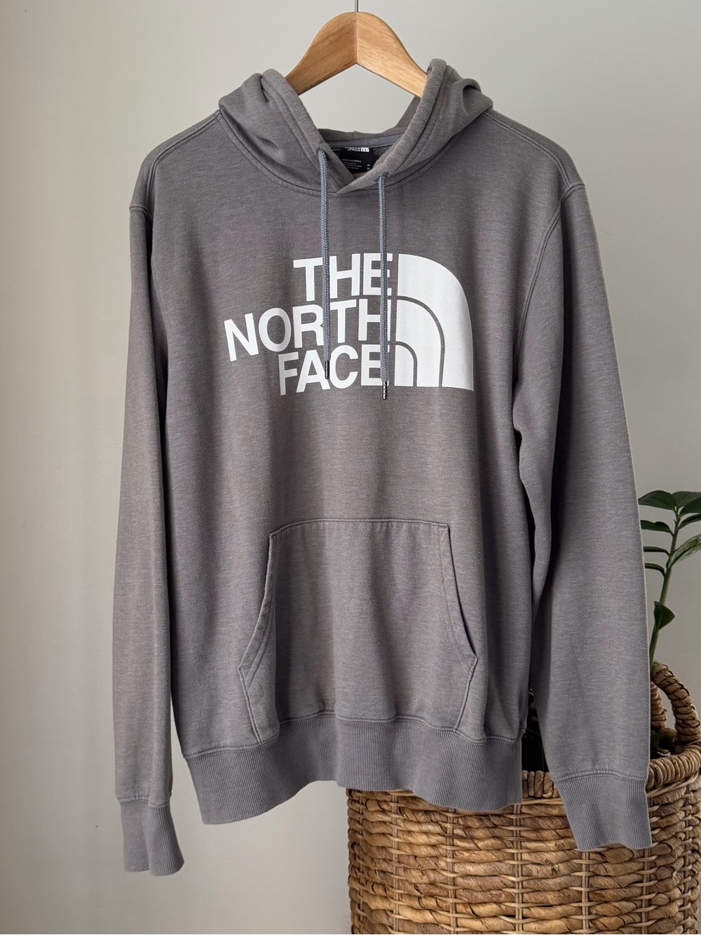 Men's THE NORTH FACE Gray Logo Pullover Hoodie Sweatshirt Size Medium M